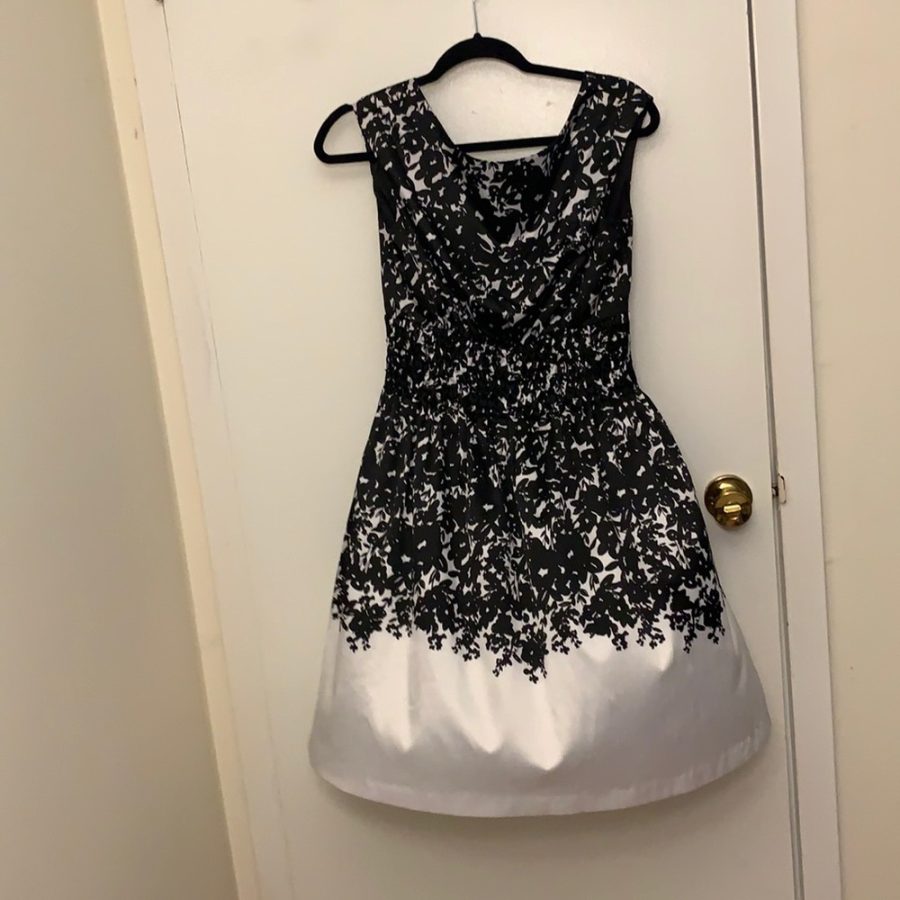 Black and white floral print dress!
